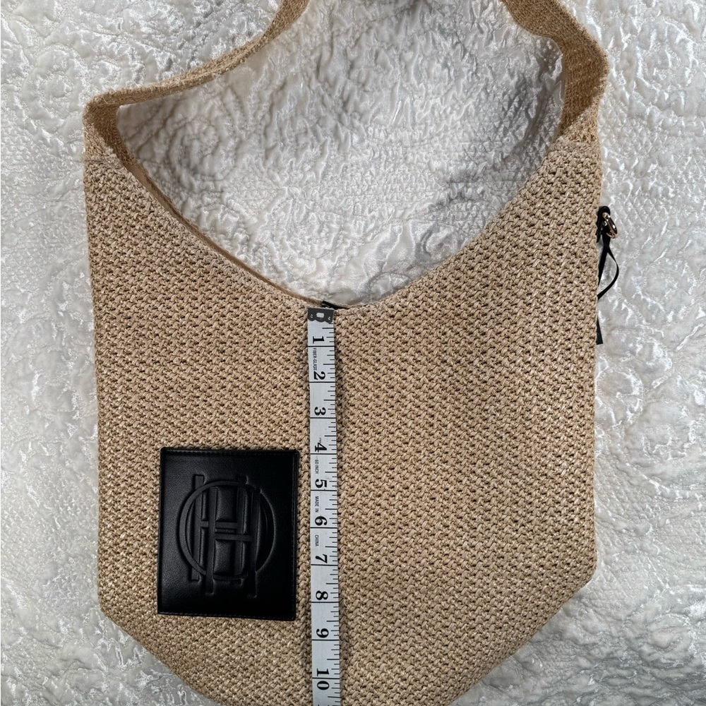 NWT House of Harlow 1960 Beige Woven Shoulder Bag with Black Logo Patch - Picture 5 of 9